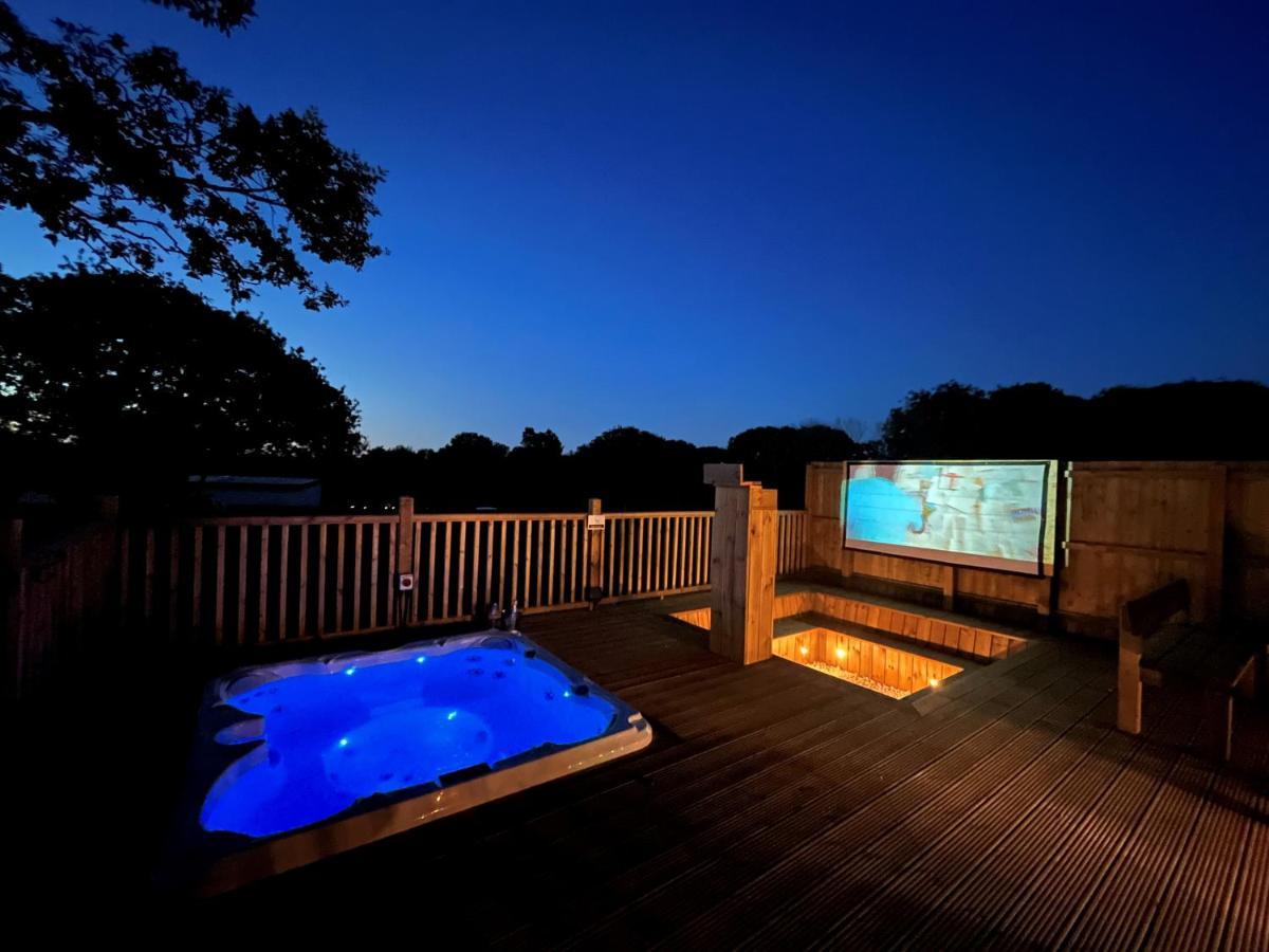 Aladdin Safari Tent Tenby Bagian luar foto