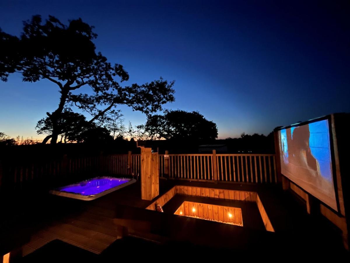 Aladdin Safari Tent Tenby Bagian luar foto