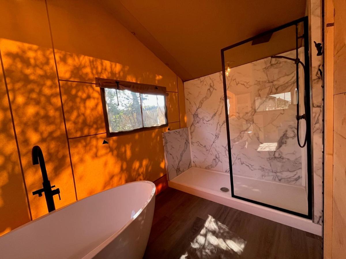 Aladdin Safari Tent Tenby Bagian luar foto