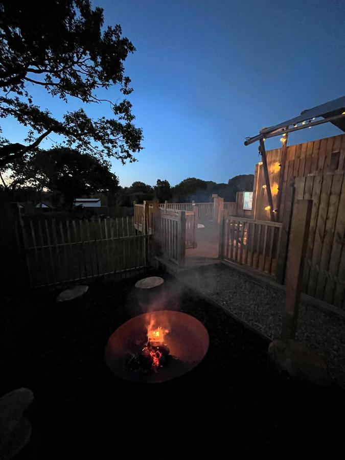 Aladdin Safari Tent Tenby Bagian luar foto