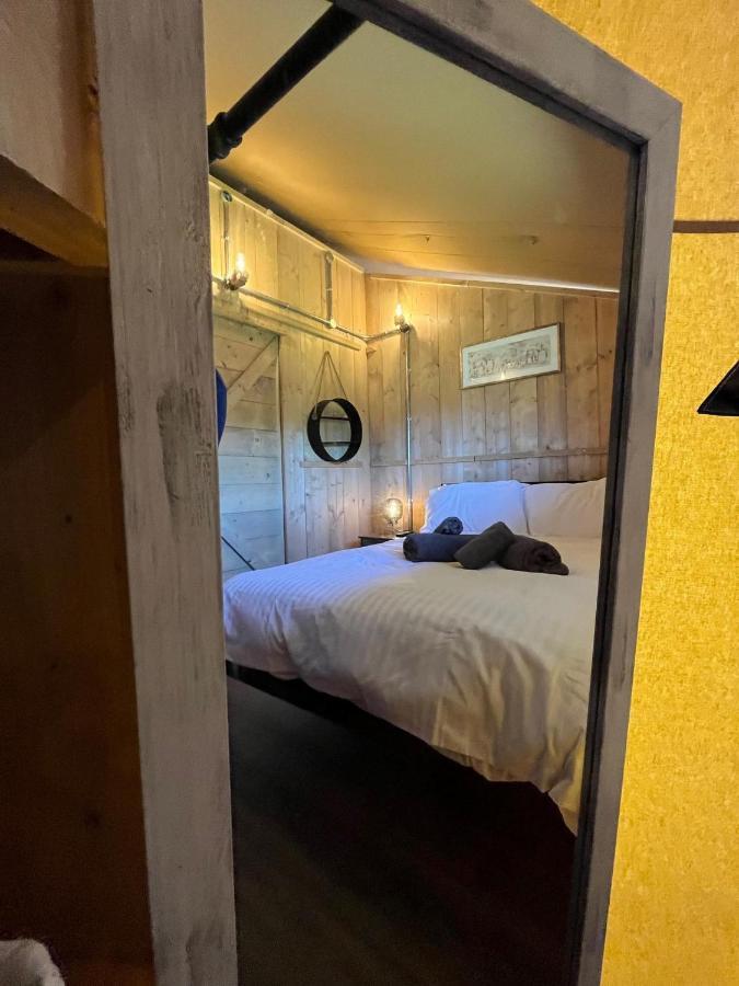 Aladdin Safari Tent Tenby Bagian luar foto